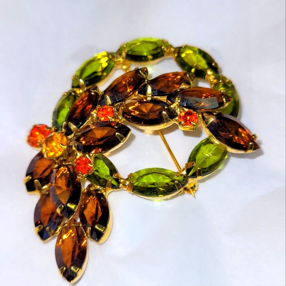 Unmarked Juliana Brooch